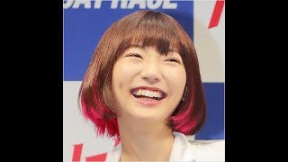 ✅  武田玲奈、突如の「胸を壁つけヒップ突き出し」躍動に“鬼艶”と視聴者歓喜！