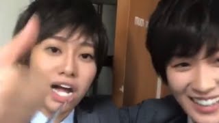 男装した桜井玲香氏と高山一実氏の男っぽい行動