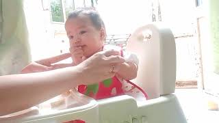 Miyu 6m+ hđ: Cầm bằng ngón trỏ và ngón cái